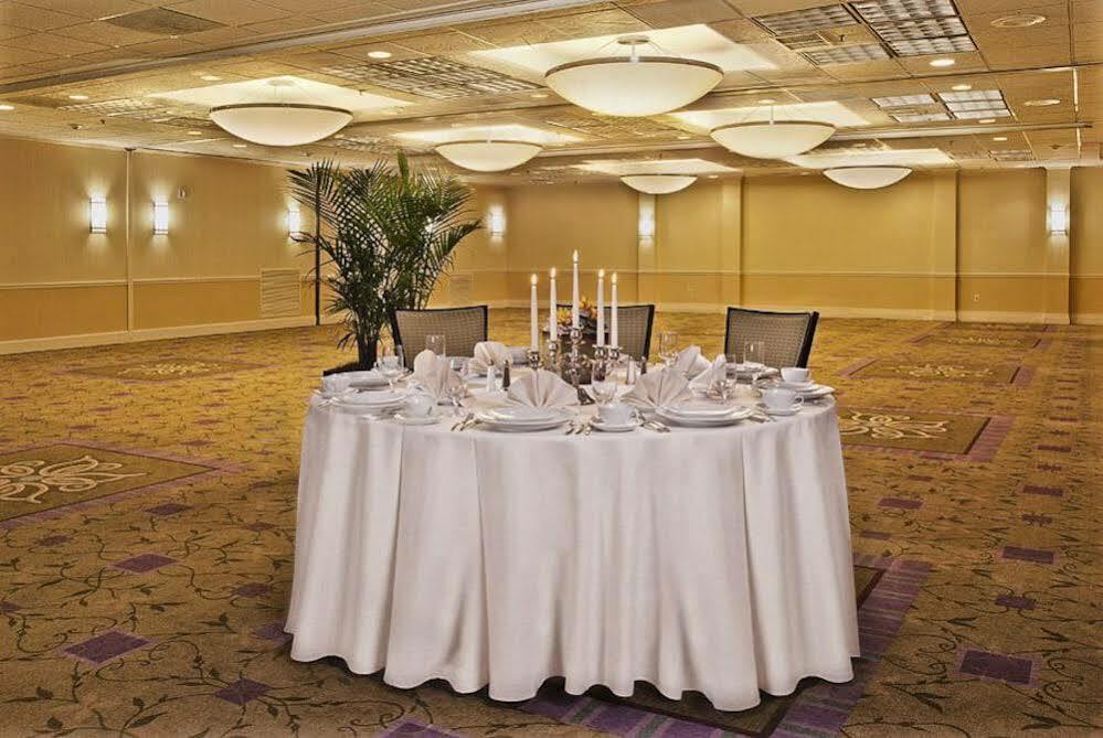 Holiday Inn Alexandria At Carlyle By Ihg Eksteriør bilde